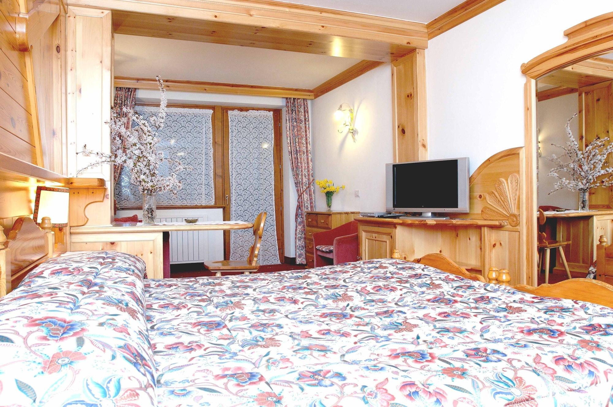 Hotel Dahu Мадонна-ди-Кампильо Экстерьер фото